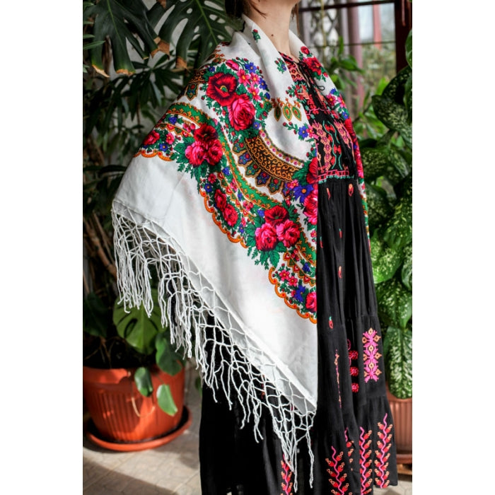 Batic traditional ciucuri alb