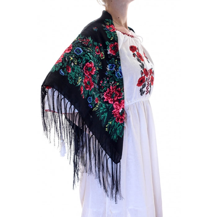 Batic traditional negru inflorat cu franjuri