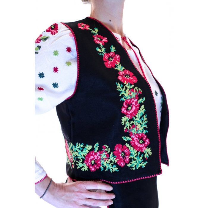 Costum traditional set cu motive florale