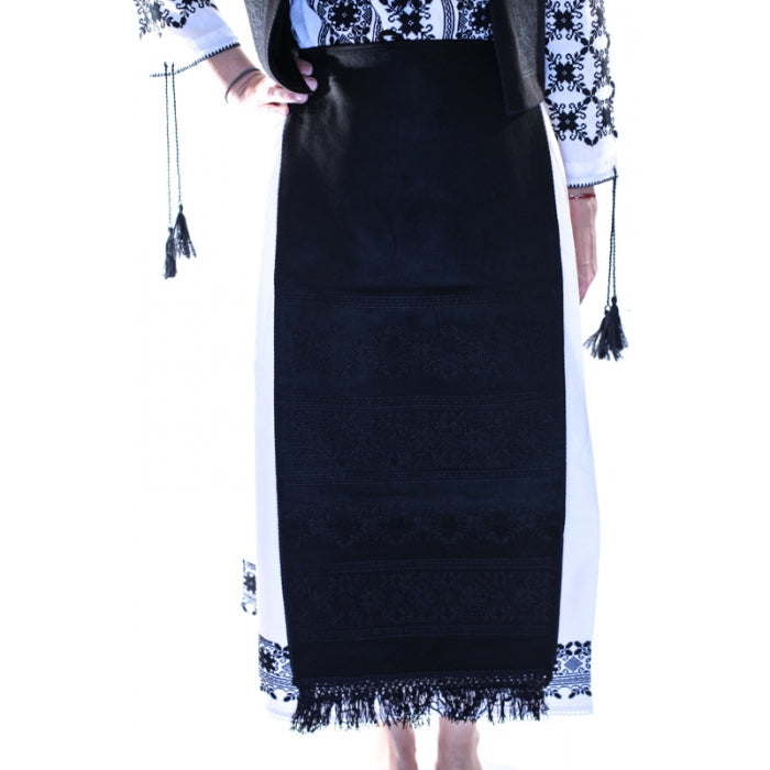 Costum traditional set cu motive geometrice2