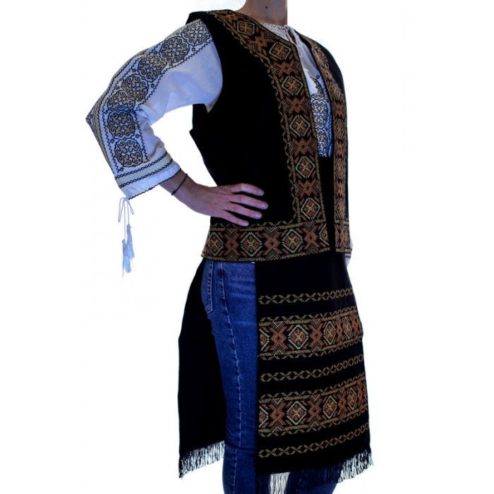 Costum traditional set cu motive geometrice