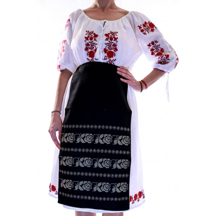Fota brodata cu model traditional Dobrita3
