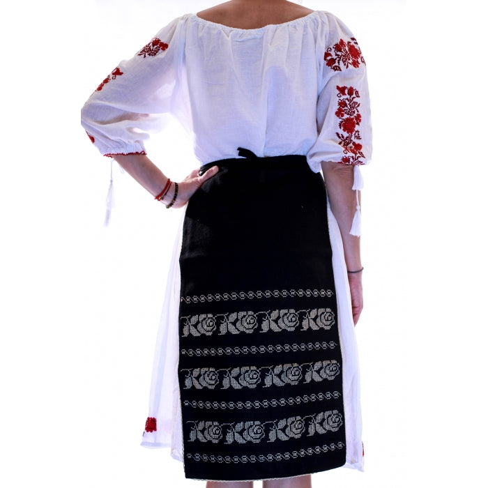 Fota brodata cu model traditional Dobrita3
