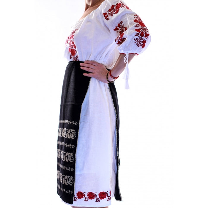 Fota brodata cu model traditional Dobrita3