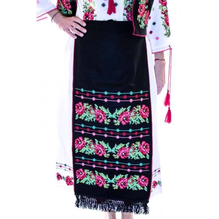 Fota brodata stilizata cu model floral traditional romanesc