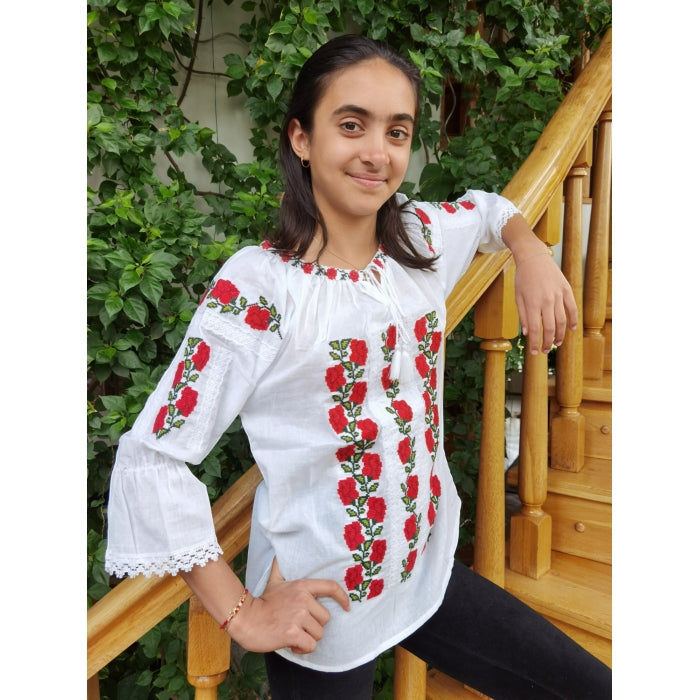 Ie Tradițională Damă – Albă, Broderie Florală Roșie, Mâneci Trei Sferturi