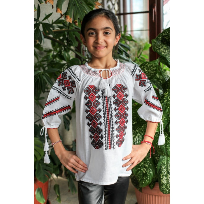 Ie Traditionala fetite Anya2