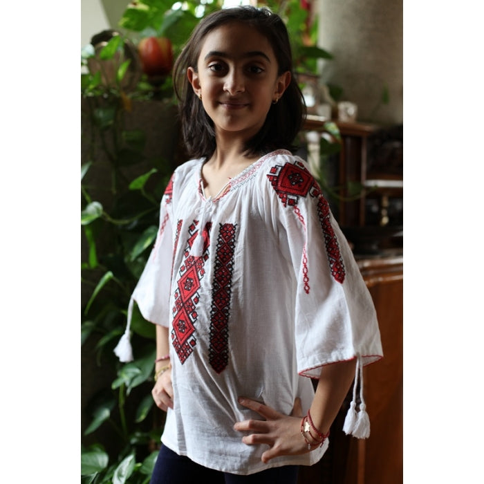Ie Traditionala fetite ioana11