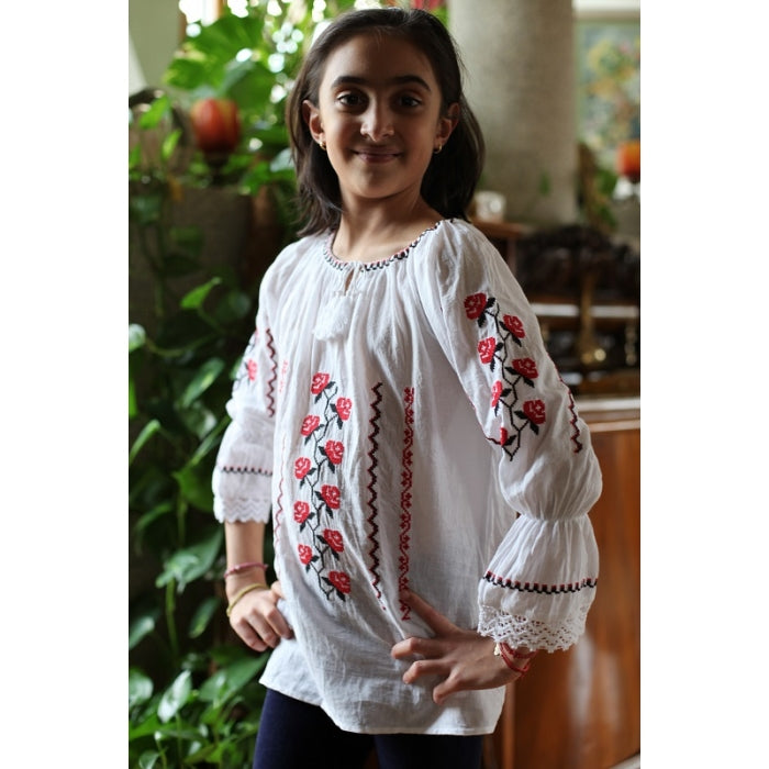 Ie Traditionala fetite ioana12