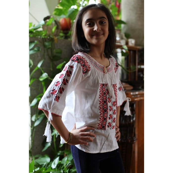 Ie Traditionala fetite ioana14