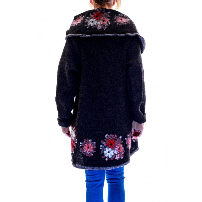 Poncho din lana cu maneci2