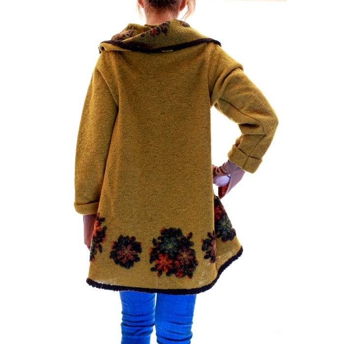 Poncho din lana cu maneci3