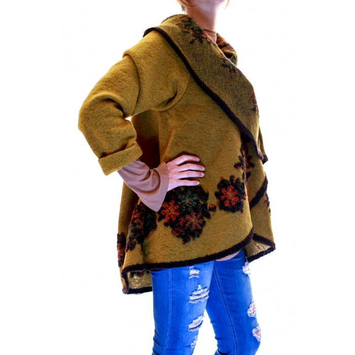 Poncho din lana cu maneci3