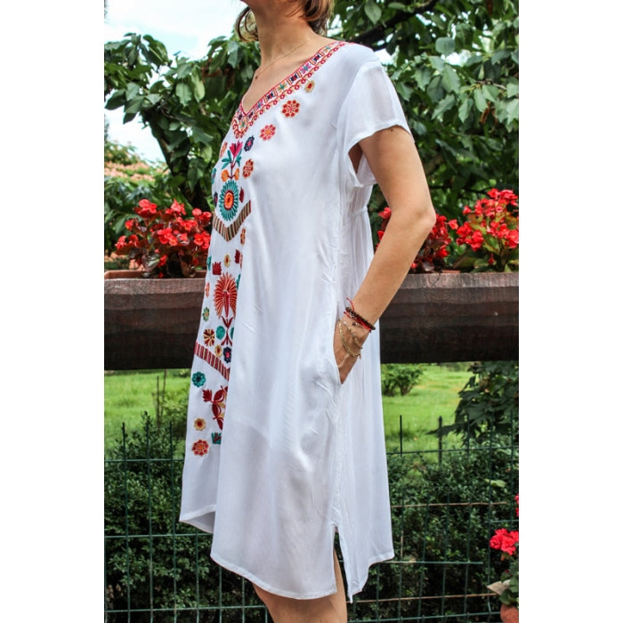 Rochie brodata alba din vascoza Aida