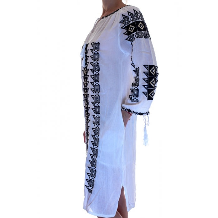 Rochie brodata dreapta cu motive traditionale6