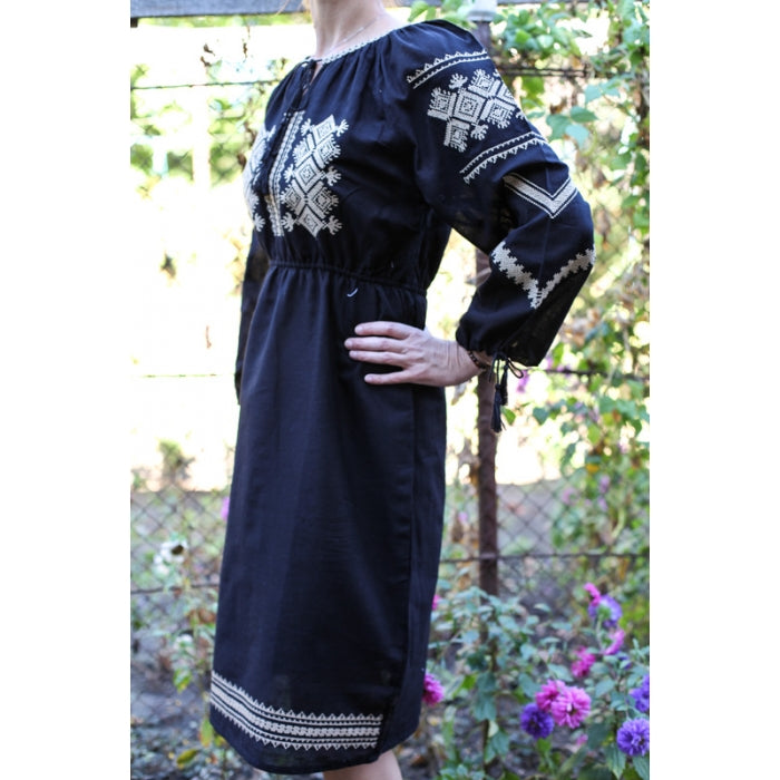 Rochie brodata Tudora3