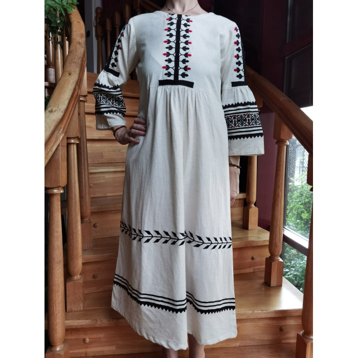 Rochie Tradițională din In cu Broderie Neagră și Roșie – Stil Autentic Românesc, Mărimi S-3XL
