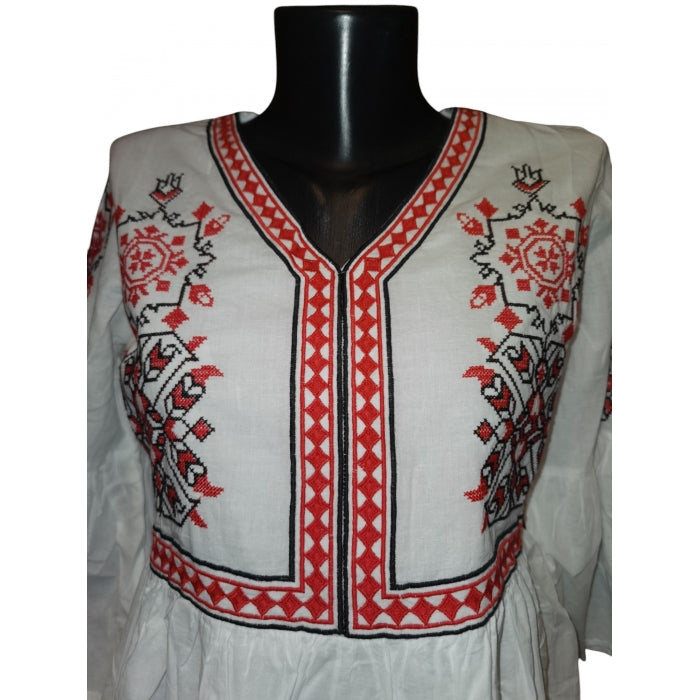 Rochie traditionala brodata cu motive romanesti-Model Ioana17