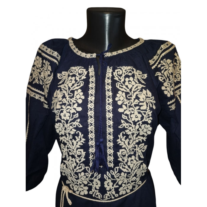 Rochie traditionala brodata cu motive romanesti-Model Ioana2