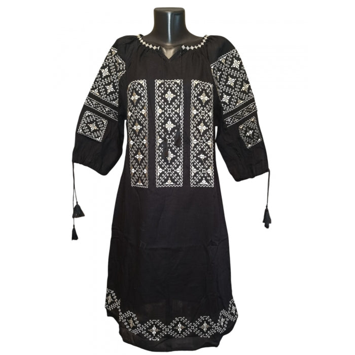Rochie traditionala brodata cu motive romanesti-Model Ioana6