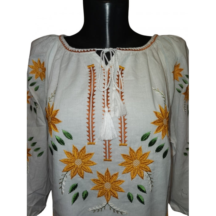 Rochie traditionala brodata cu motive romanesti-Model Ioana7