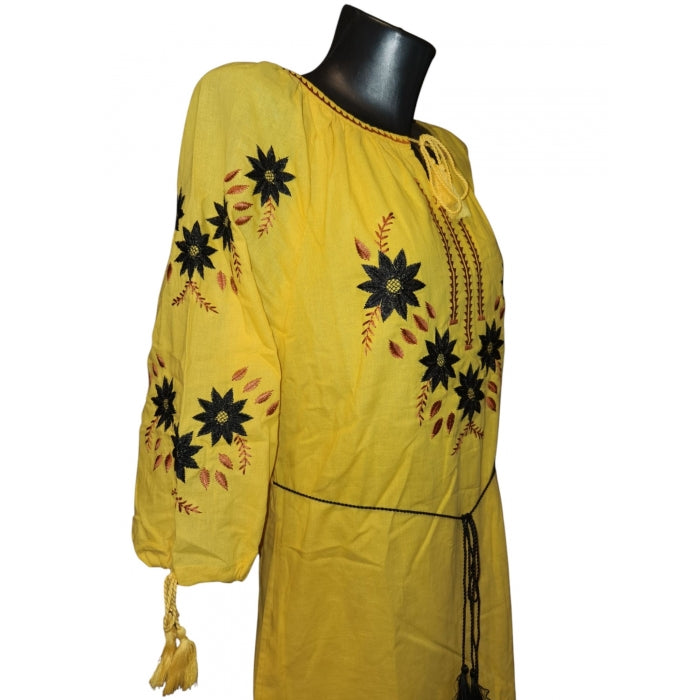 Rochie traditionala brodata cu motive romanesti-Model Ioana9