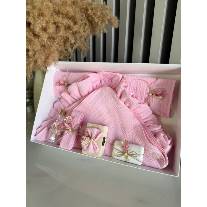 Trusou botez muselină 8 piese, complet, cu cufăr prima șuviță și sticluță ulei