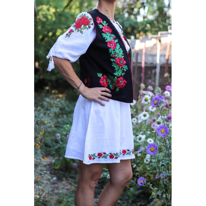 Vesta brodata cu model traditional Iulia