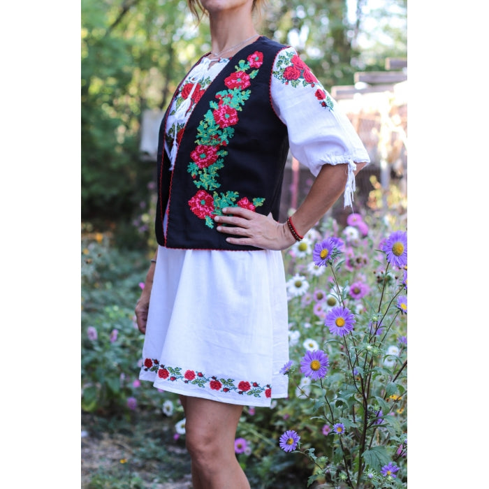 Vesta brodata cu model traditional Iulia