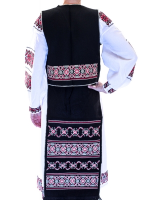 Costum traditional set  cu motive geometrice