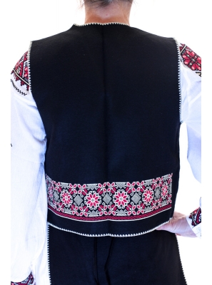 Costum traditional set  cu motive geometrice