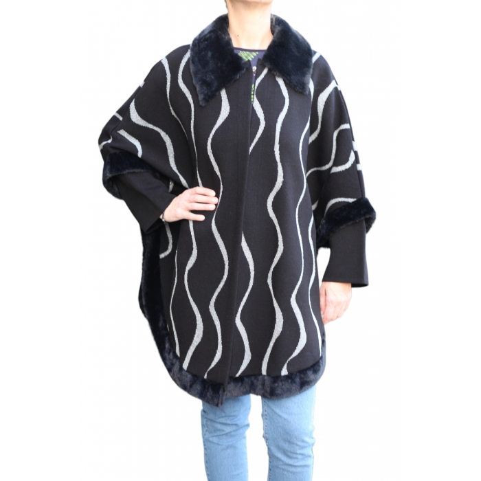 Poncho din tricot negru si alb, cu guler de blana