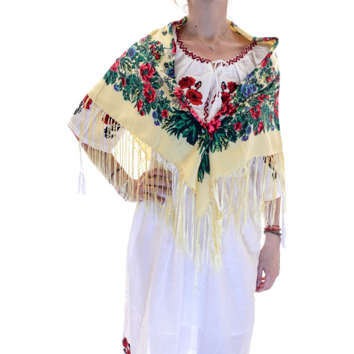 Batic traditional bej inflorat cu franjuri