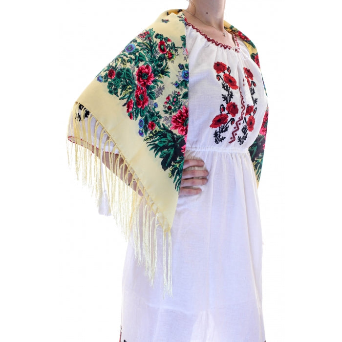 Batic traditional bej inflorat cu franjuri