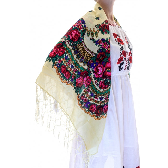 Batic traditional ciucuri bej