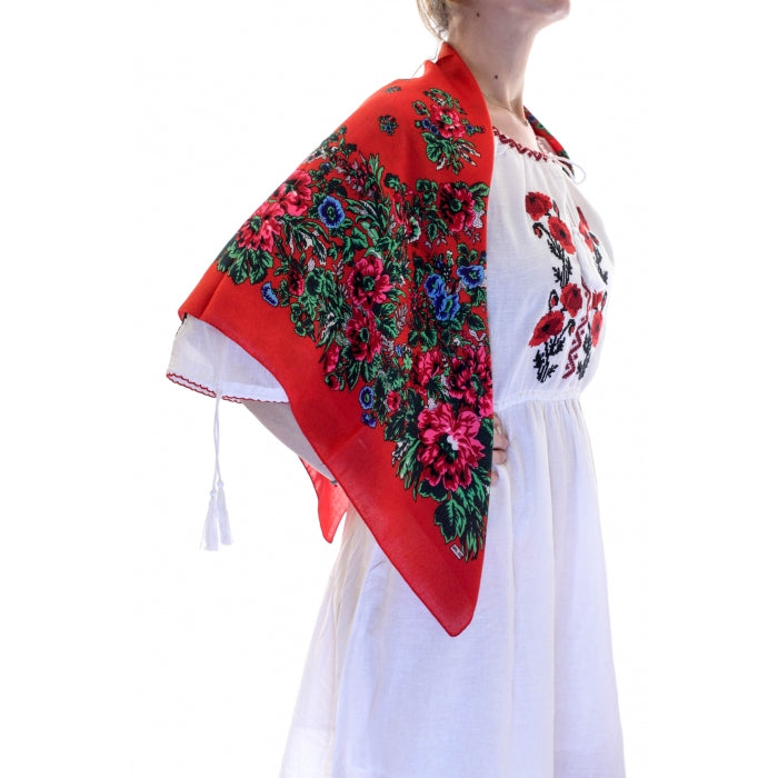 Batic traditional inflorat rosu
