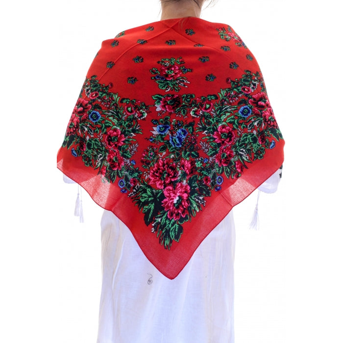 Batic traditional inflorat rosu