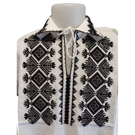 Cămașă Tradițională Băieți cu Guler Clasic și Șiret – Broderie Romboidală Neagră, Bumbac 100% (0-16 ani)