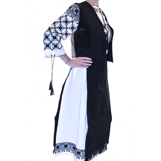 Catrinta fota brodata cu model traditional romanesc
