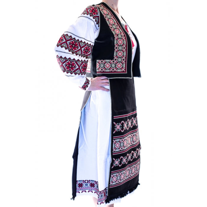 Costum traditional set  cu motive geometrice2