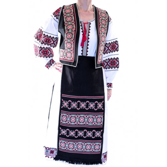 Costum traditional set  cu motive geometrice2