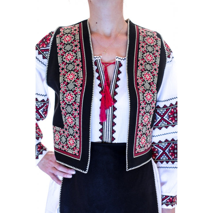 Costum traditional set  cu motive geometrice2