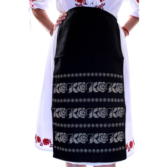 Fota brodata cu model traditional Dobrita3