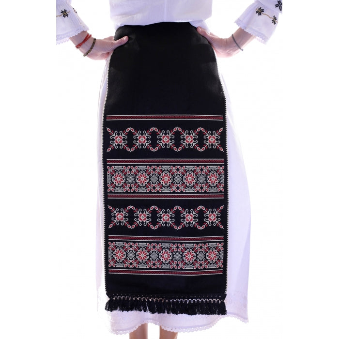 Fota brodata cu model traditional Mariuta2