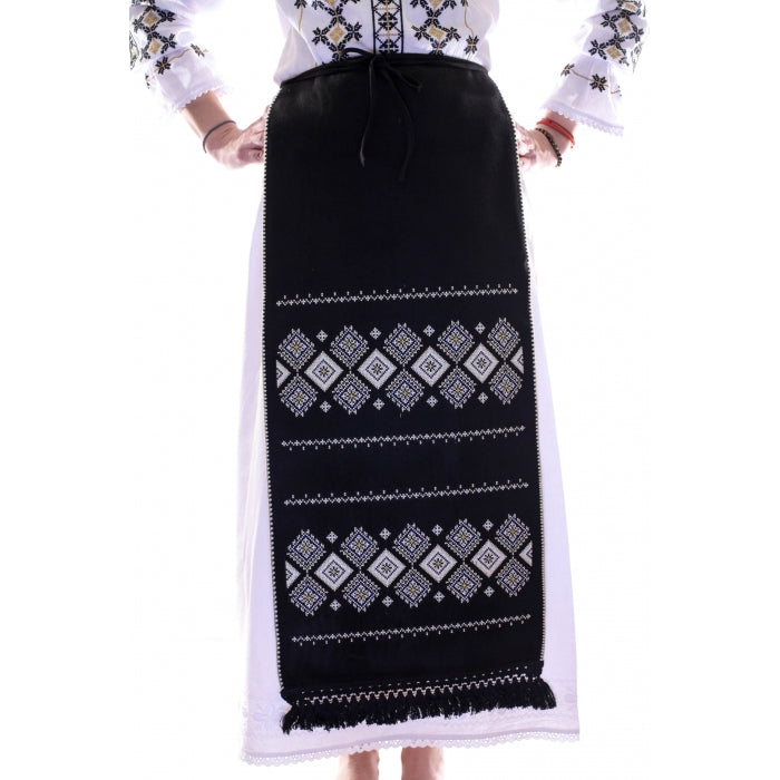 Fota brodata cu model traditional Mariuta3