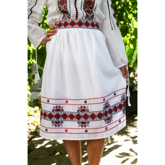 Fusta alba cu motive traditionale romanesti3