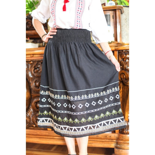 Fusta neagra cu motive traditionale Florentina2