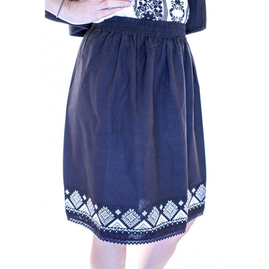 Fusta neagra cu motive traditionale romanesti geometrice