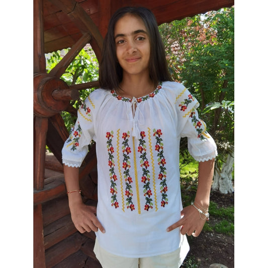 Ie Tradițională Alba din Bumbac cu Broderie Florala3 – Mâneci Trei Sferturi