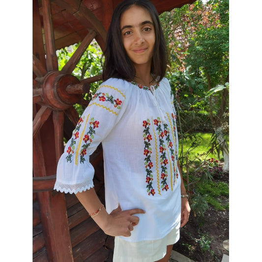 Ie Tradițională Alba din Bumbac cu Broderie Florala3 – Mâneci Trei Sferturi